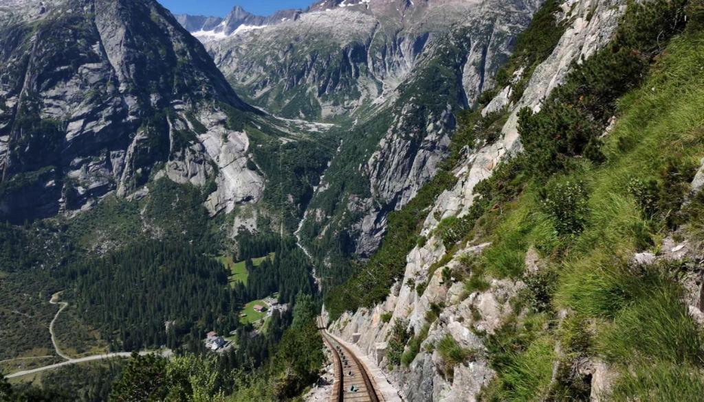 Gelmerbahn – najbardziej stroma kolejka linowa w Europie, która przyciąga tłumy turystów