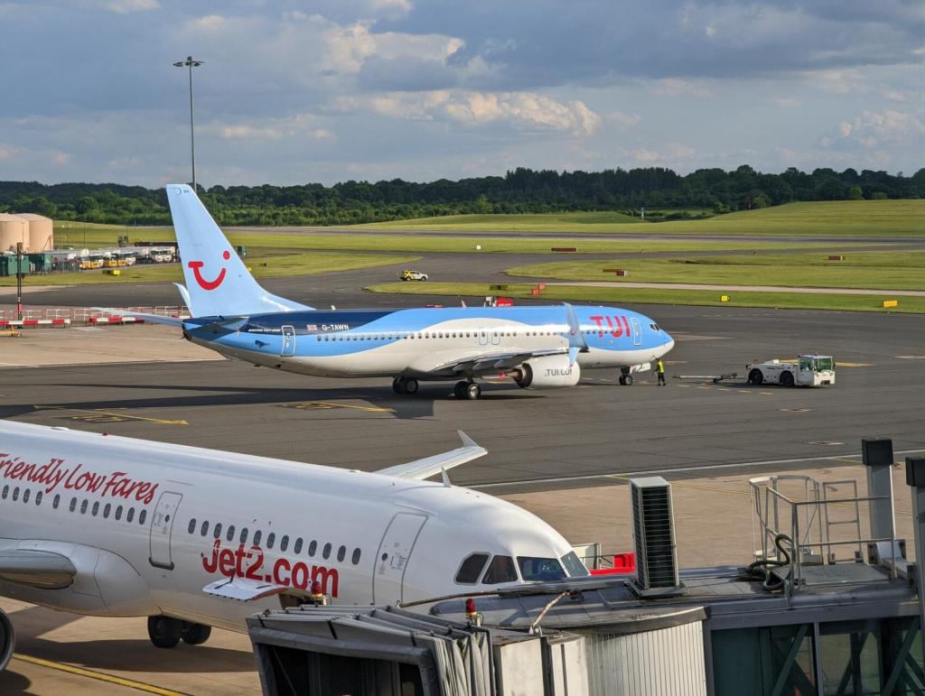 50 tysięcy odwołanych lotów i ceny wyższe nawet o 80 proc. Wojna zmienia zasady gry w lotnictwie