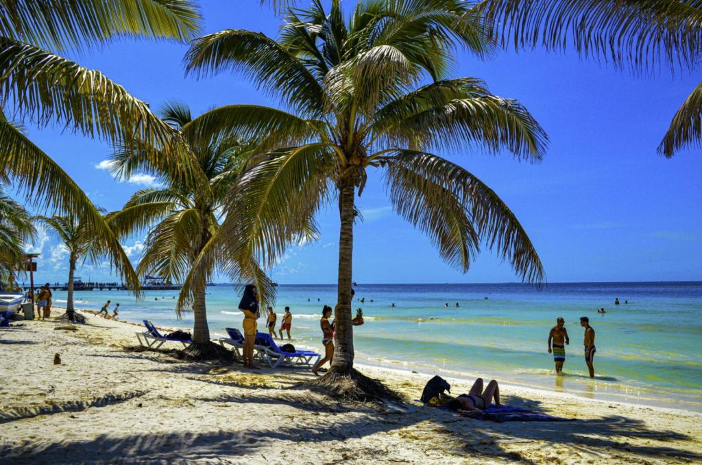 Loty na odwołane, a sytuacja się pogarsza. Ambasada RP ostrzega Polaków przed podróżą na tę wyspę