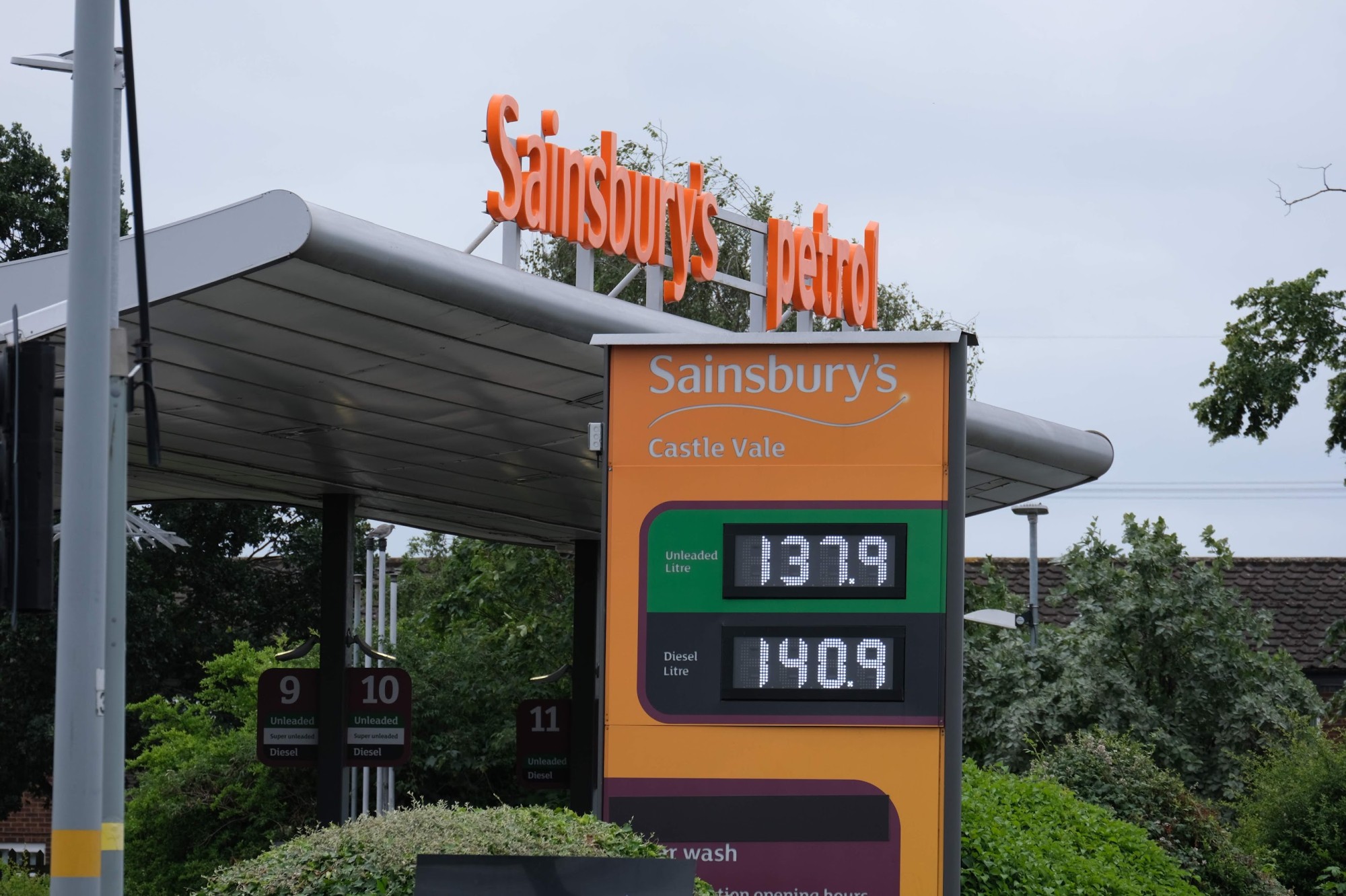 Wielka Brytania: Sainsbury’s zabiera głos w sprawie braków paliwa. Kierowcy otrzymali ważny komunikat