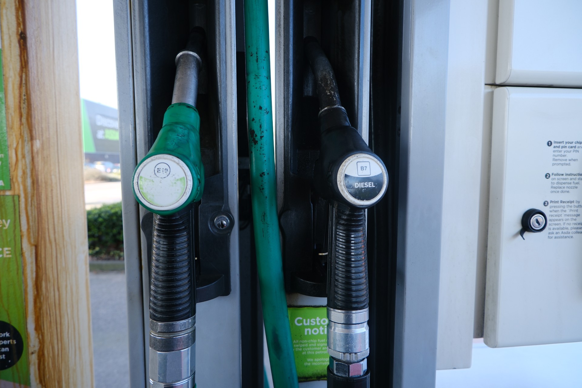 Wielka Brytania: ceny diesla sięgają £2 za litr. Eksperci ostrzegają – to może nie być koniec podwyżek